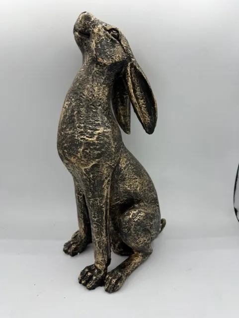 Moongazing hare - aged gold
